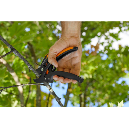 Artikelbild 6 für FISKARS® PowerStep™ P83 Gartenschere, Artikelnummer 929042