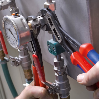 Artikelbild 5 für KNIPEX Kombizange 03 01 180, Länge: 18,0 cm, 1 St., Artikelnummer 143582