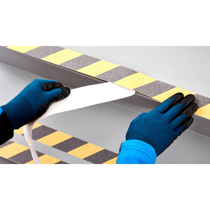 Artikelbild 7 für tesa Anti-Rutsch-Band gelb, schwarz 50,0 mm x 15,0 m, Artikelnummer 429072