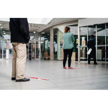 Artikelbild 2 für tesa Warnklebeband Signal Abstand halten min. 1,5 m rot/weiß/schwarz 50,0 mm x 50,0 m 1 Rolle, Artikelnummer 319562