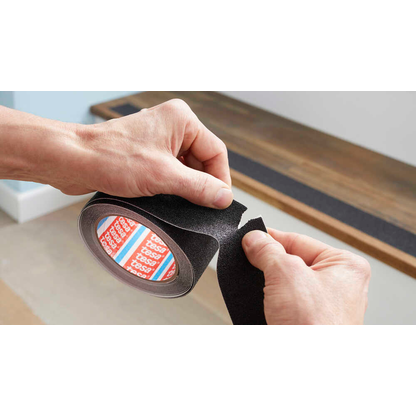 Artikelbild 5 für tesa Anti-Rutsch-Band Extra Resistant schwarz 50,0 mm x 5,0 m, Artikelnummer 728729