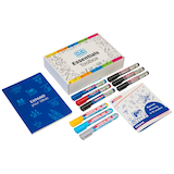 Artikelbild 1 für PLAYROOM Moderationszubehör Visualisation 3x Whiteboardmarker, 3x Flipchartmarker, 3x Flipchart-Effektmarker, 1x Notizbuch, 1x Broschüre „Die Macht der visuellen Kommunikation“, Artikelnummer 732448