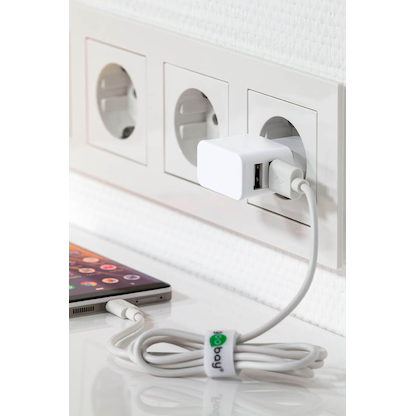 Artikelbild 2 für goobay Ladekabel mit Adapter weiß, Kabellänge: 1,0 m, 12 Watt, Artikelnummer 720282