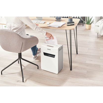 Artikelbild 7 für LEITZ IQ 4M Protect Premium Aktenvernichter mit Partikelschnitt P-5, 2 x 15 mm, bis 4 Blatt, weiß, Artikelnummer 436446