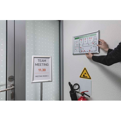 Artikelbild 6 für DURABLE Klapprahmen silber 32,7 x 45,1 cm, 1 St., Artikelnummer 146559