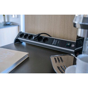4007123677047 - Brennenstuhl Alu-Office-Line 4-fach Steckdosenleiste 2 USB-Ladebuchsen Überspannungsschutz bis 60000 A 45°-Anordnung 18 m Kabel L 480 x B 105 x T 105 mm schwarz silber